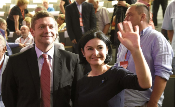 Унгарските социалисти поздравиха Корнелия Нинова за преизбирането й