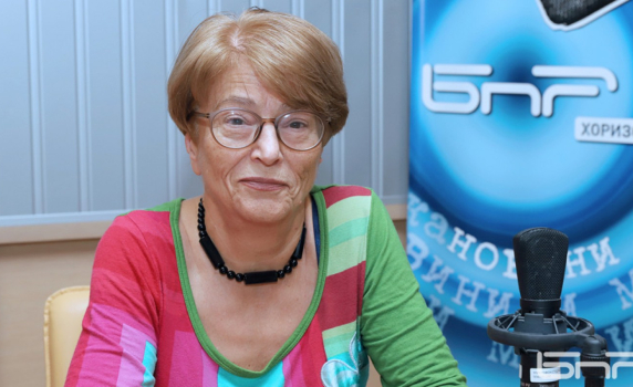 Копринка Червенкова: Хората, които обслужваха Борисов, вземат завоя. Отръскват се като патка след дъжд
