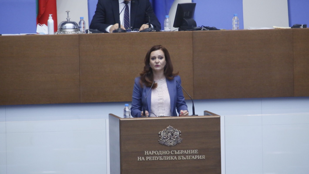 Виолета Желева: Близо 70% от работниците получават суми, близки до минималната работна заплата