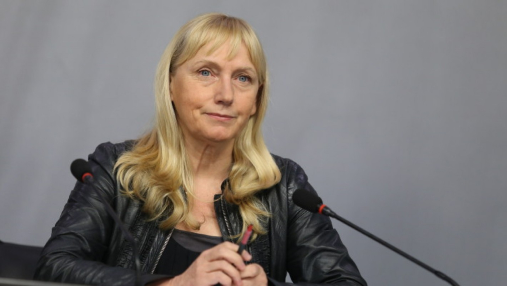 Елена Йончева прави конференция с Вера Юрова и кръга "Капитал"