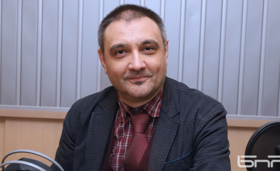 Доц. Чорбанов: Вирусът няма да премине, докато не срещне всички потенциални гостоприемници