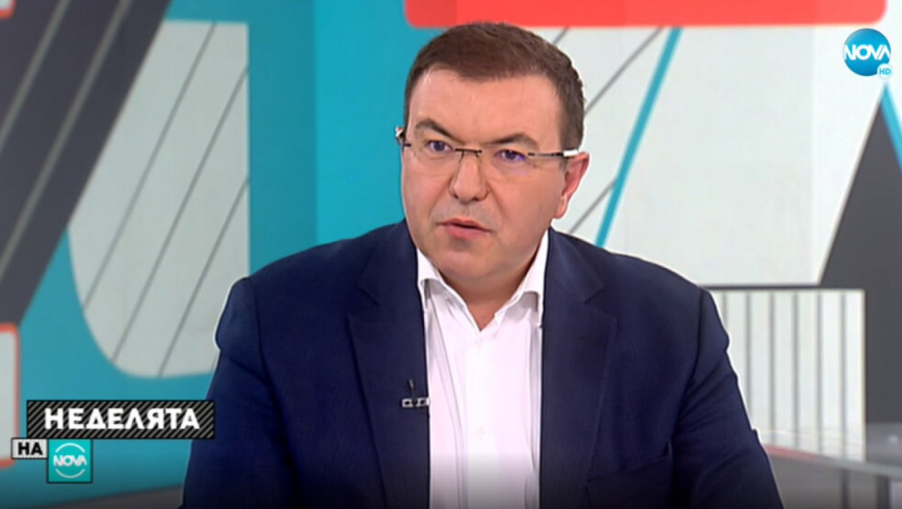 Здравният министър: Прищявка е да не се носи маска