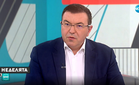 Здравният министър: Прищявка е да не се носи маска