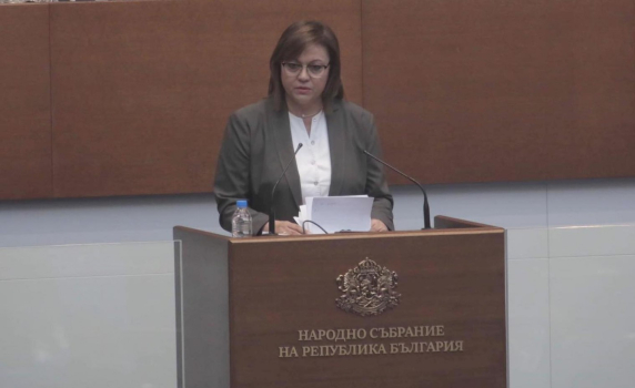 Корнелия Нинова: Цвета Караянчева слага петно върху авторитета на Народното събрание