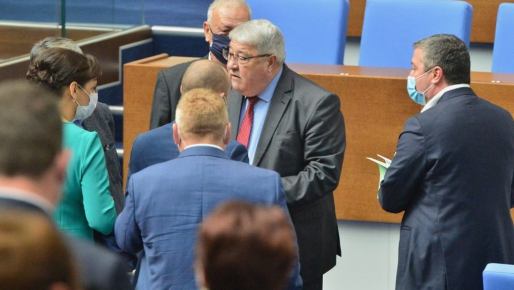 Депутати от ГЕРБ и БСП се сбиха заради Гърневски и Караянчева