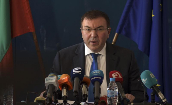Здравният министър: Не се налагат нови ограничителни мерки 