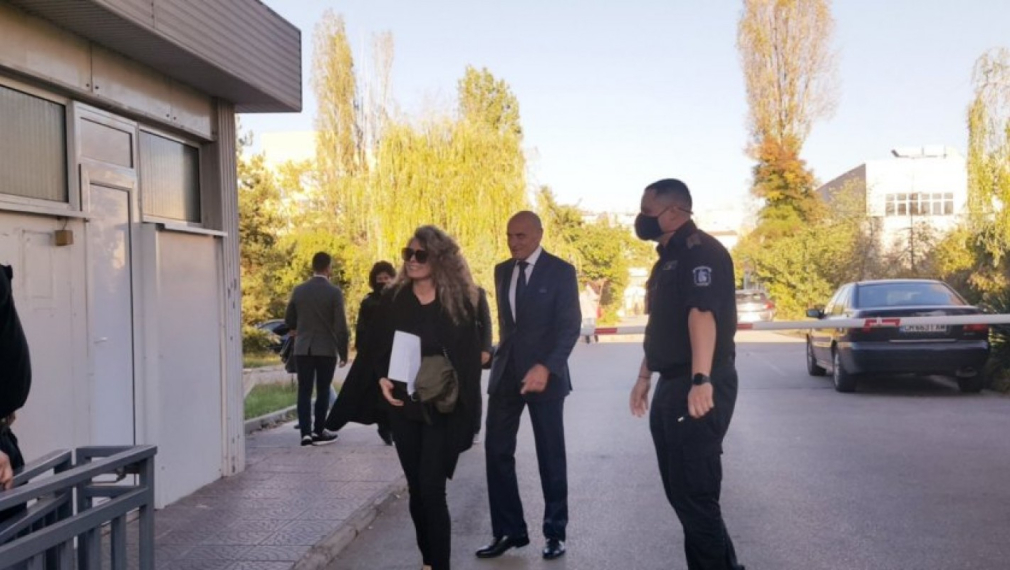 Жената на Божков излезе от ареста
