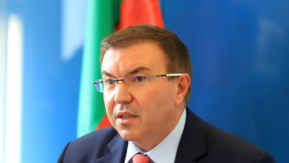 Спират се плановите операции в области с повече заразени