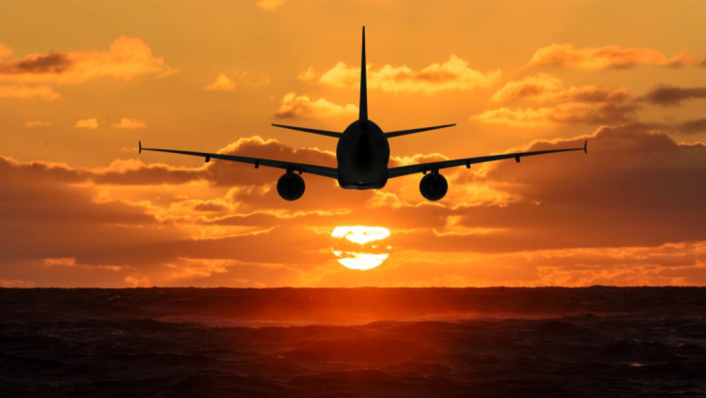 Проучване: Учените по климатичните промени летят най-често със самолет
