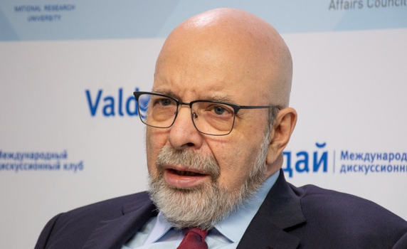 Дмитрий Саймс: Америка наистина е много разделена страна