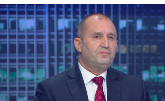 Радев: Правителството бяга след кризата и ръси пари напосоки