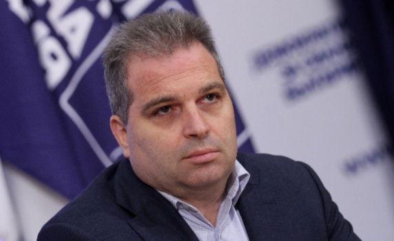 Електронно правителство с аналогови управляващи не става