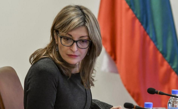 Захариева: България не одобрява преговорната рамка с РС Македония