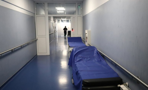 Двама тежко болни починаха след хаос около приема им в COVID отделение в Пловдив