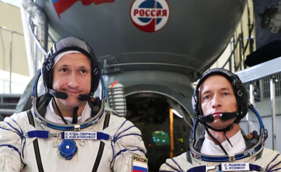 Руските космонавти бяха часове наред в открития космос