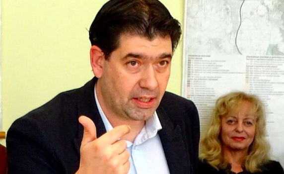 Иван Таков: Долу ръцете от басейна на 30-о училище!