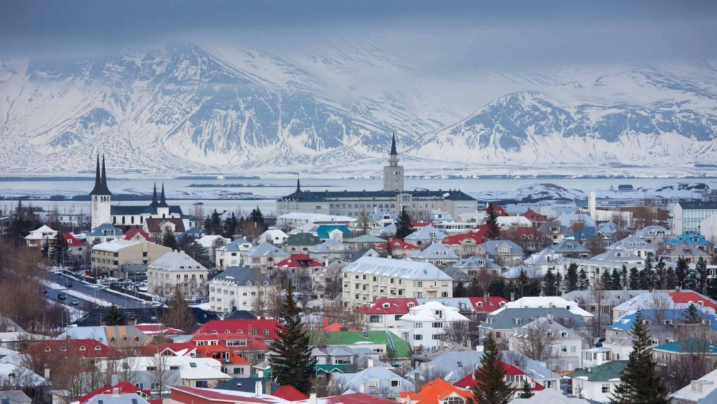 Исландия кани туристи, които печелят поне $88 000 годишно 