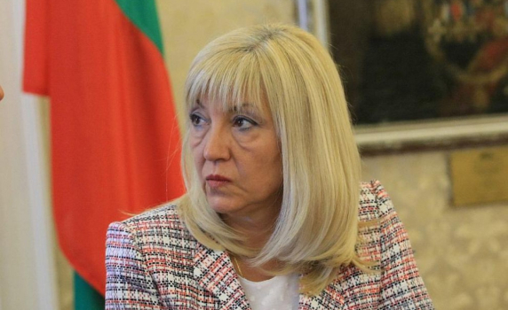 Петя Аврамова: Емил Димитров плаши хората с хаотични разсъждения