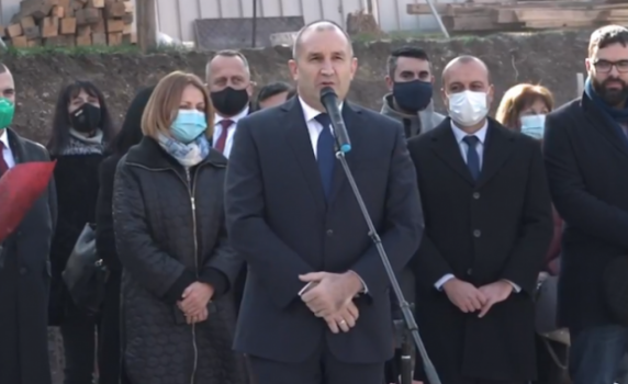 Румен Радев: Българите не умират от COVID-19, a от хаоса в управлението