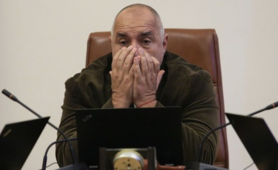 Борисов призна пред германски вестник, че снимките от спалнята му са истински, но нагласени