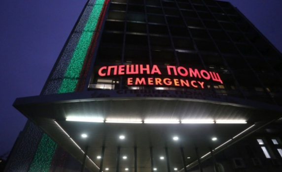 И при 3000 лв. заплата, „Пирогов” намери едва трима санитари