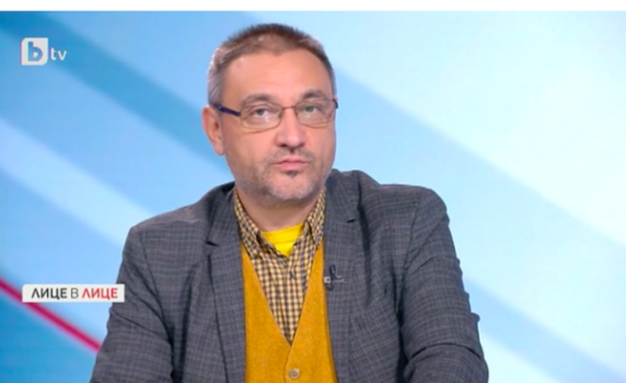 Доц. Чорбанов: Ефективността на ваксините е под въпрос - не са тествани върху рисковите групи