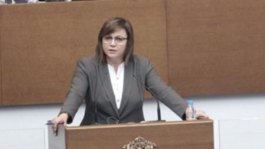 Нинова настоя премиерът да дойде в парламента заради ваксините, Караянчева отказа
