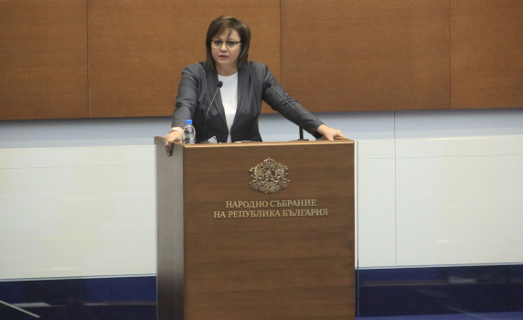 Нинова: Не се крийте, а обяснете за ваксините. Настояваме да са доброволни и безплатни