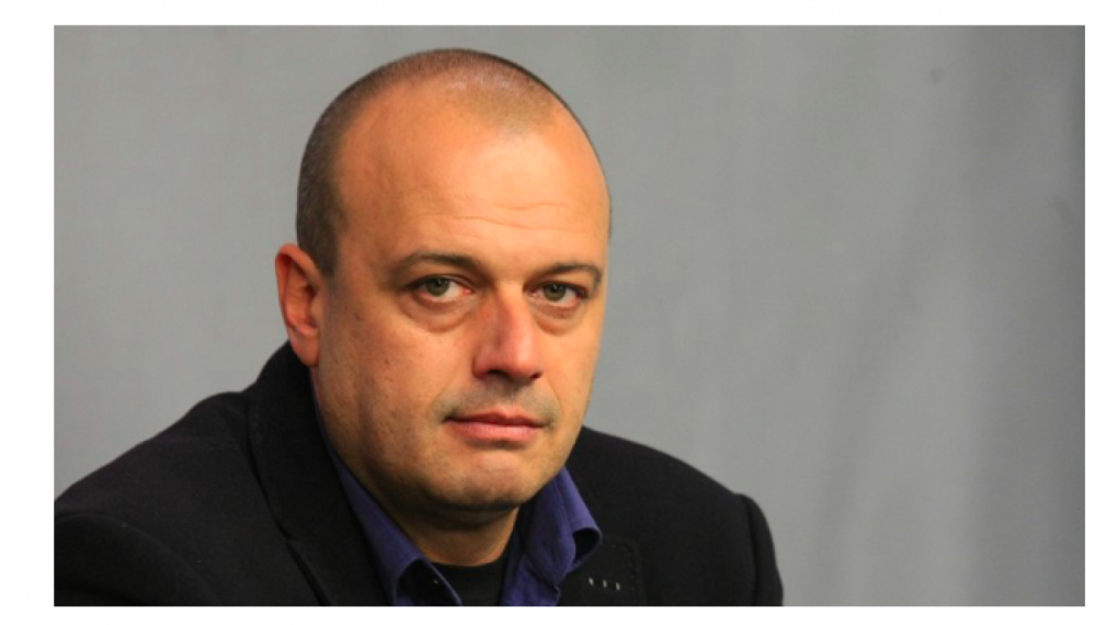 Христо Проданов: Борисов се отчита през джипката и Фейсбук