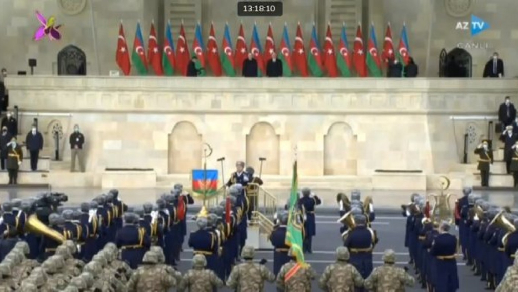 Ердоган празнува победа над Армения на военен парад в Баку