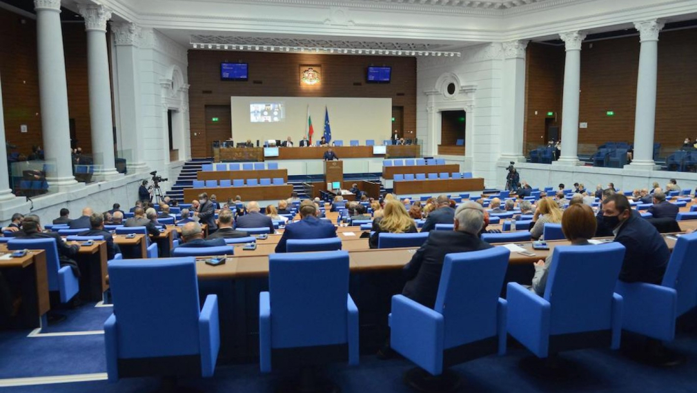 Парламентът одобри закупуването на ваксини срещу COVID