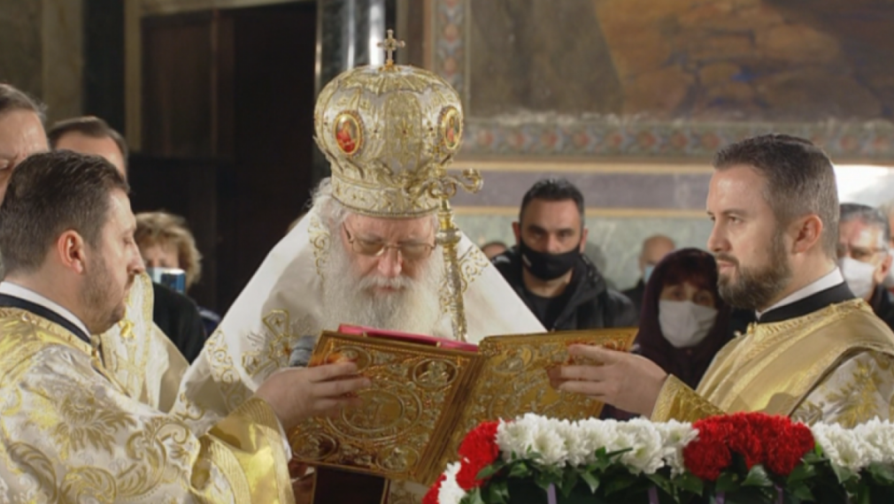 Патриарх Неофит: В тази пресветла нощ изгрява надежда