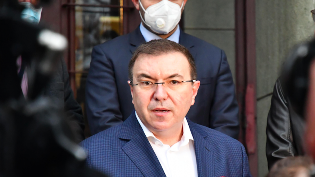 Проф. Ангелов ще бъде първият ваксиниран българин