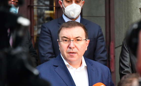 Проф. Ангелов ще бъде първият ваксиниран българин