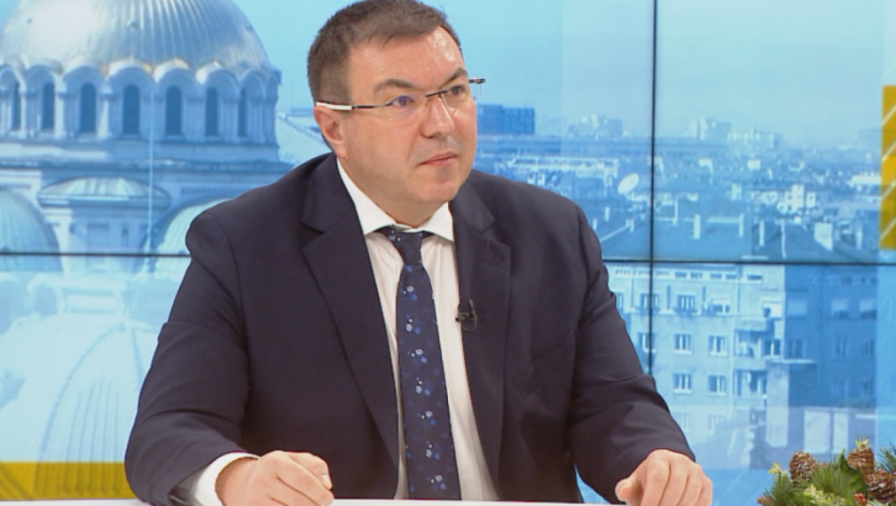 Здравният министър: 1719 души са ваксинирани до момента