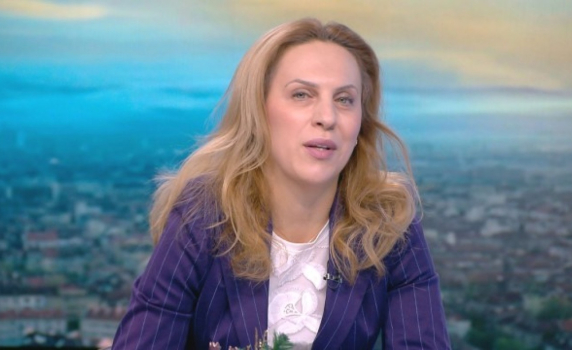 Николова: Ще предложа на Нова година ресторантите в хотелите да работят до 12:30 часа
