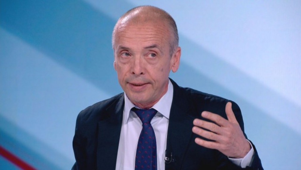Доц. Мангъров: Ваксинирайте възрастните, лекарите не са най-важни сега