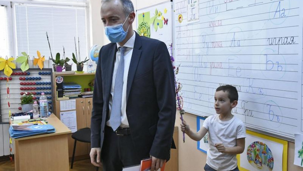 От 18 януари по-големите ученици може да се върнат в училище