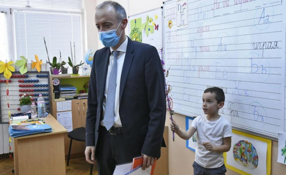 От 18 януари по-големите ученици може да се върнат в училище