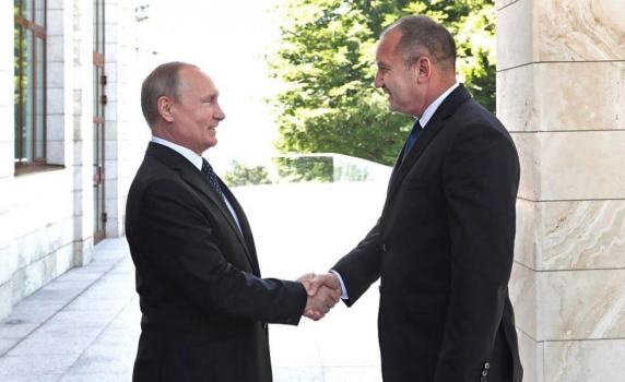 Путин и Тръмп поздравиха Радев и българите по случай новата 2021 година