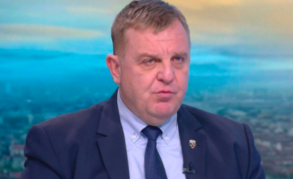 Каракачанов: МО може да предостави 3 или 4 хеликоптера за медицински цели