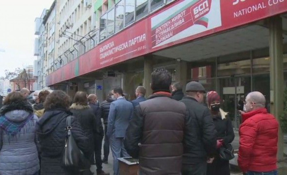 Пловдивски социалисти нахлуха на "Позитано" 20, искат отговори за Гергов