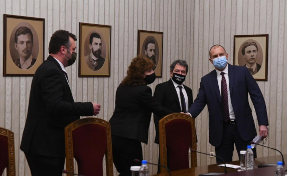 Радев на среща с партия "Има такъв народ": Целта е да имаме легитимно избран парламент