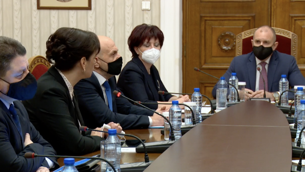 Караянчева обвини Радев за всяване на недоверие към изборите (видео)