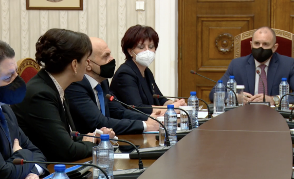 Караянчева обвини Радев за всяване на недоверие към изборите (видео)