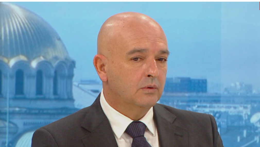 Ген. Мутафчийски: Можем да ваксинираме над 100 хил. човека до април