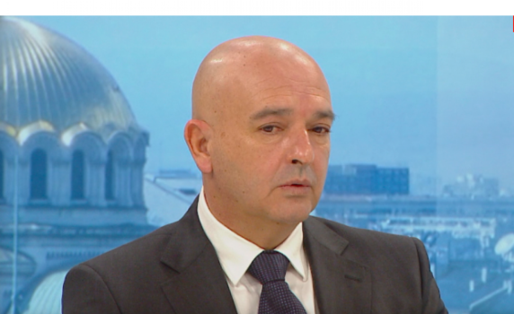 Ген. Мутафчийски: Можем да ваксинираме над 100 хил. човека до април