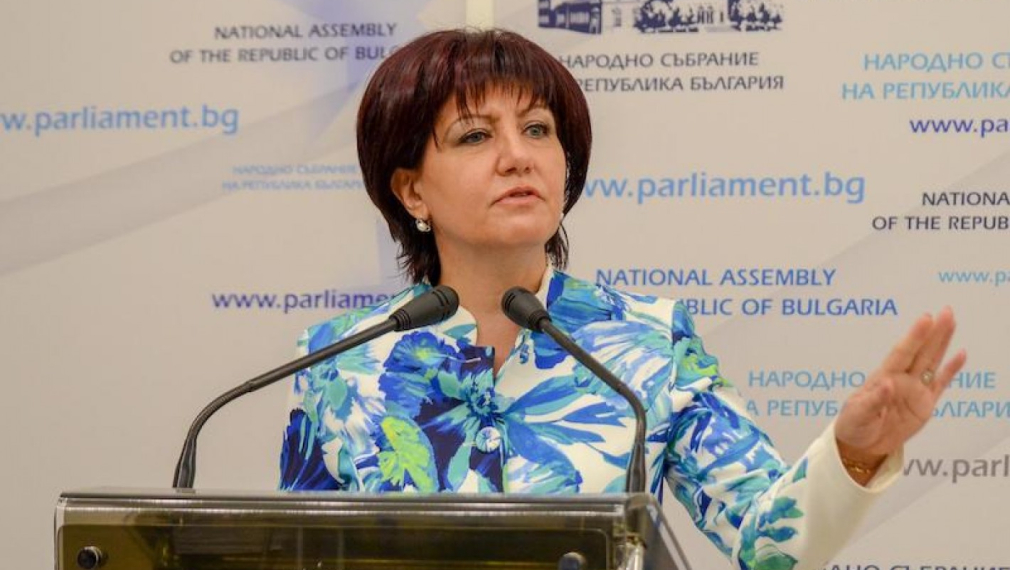 Караянчева: Датата за изборите беше посочена без аргументи. Президентът е некомпетентен