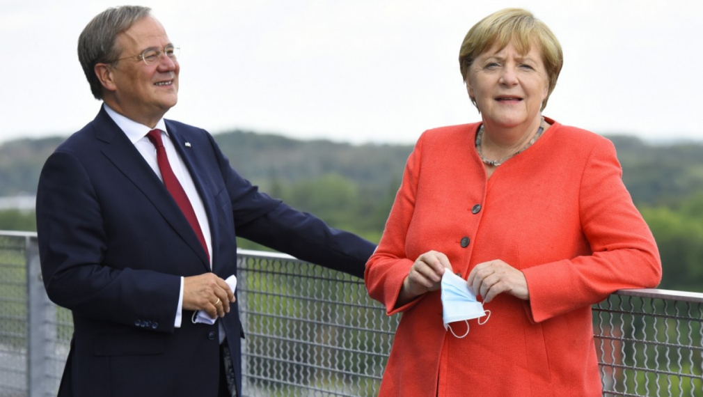 Наследникът на Меркел е за запазването на антируските санкции, но и на „Северен поток-2”