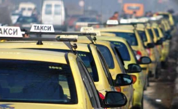 Цената на такситата се вдига най-малко с 1 лев